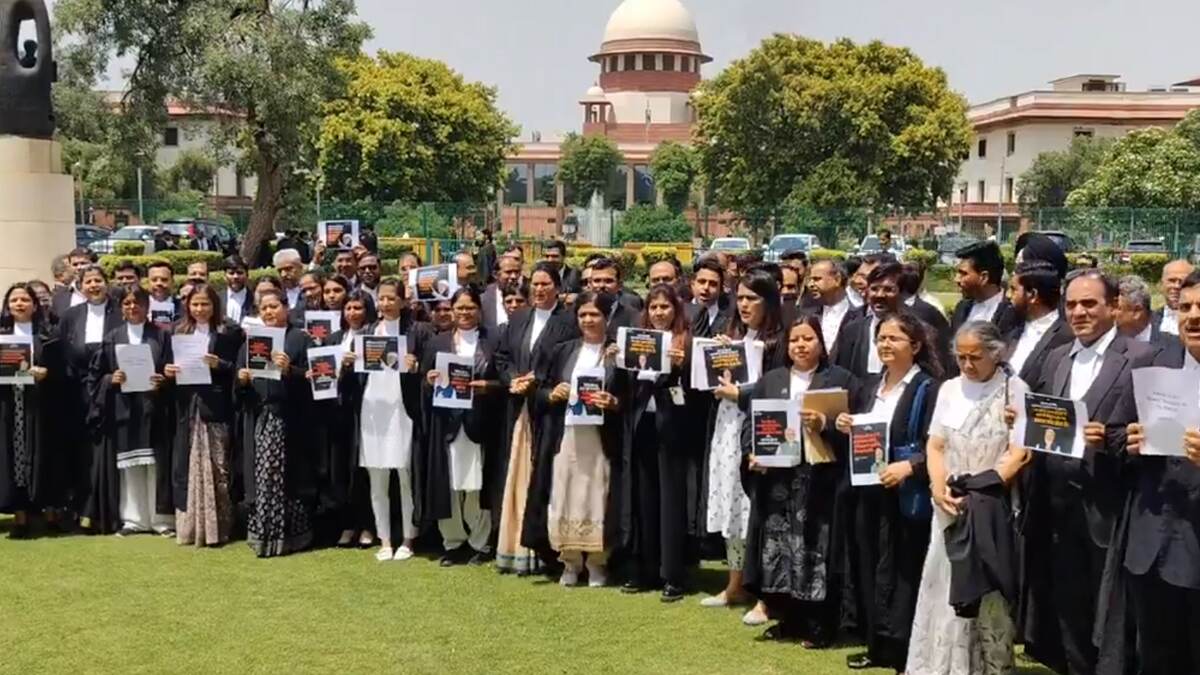 Bharat Mata Ki Jai At SC Premises: অপারেশন সিঁদুরের সাফল্যে ভারতীয় সেনাকে কুর্নিশ, সুপ্রিম কোর্ট চত্বরে ধ্বনিত হল 