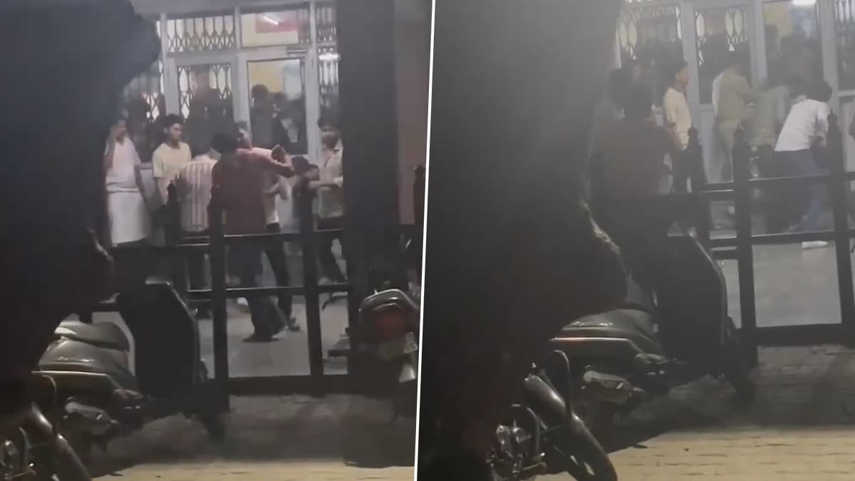 Uttar Pradesh: বিশ্ববিদ্যালয়ে ছাত্র ইউনিয়নের সভাপতিকে ব্যপক মারধর, দেখুন ভিডিও