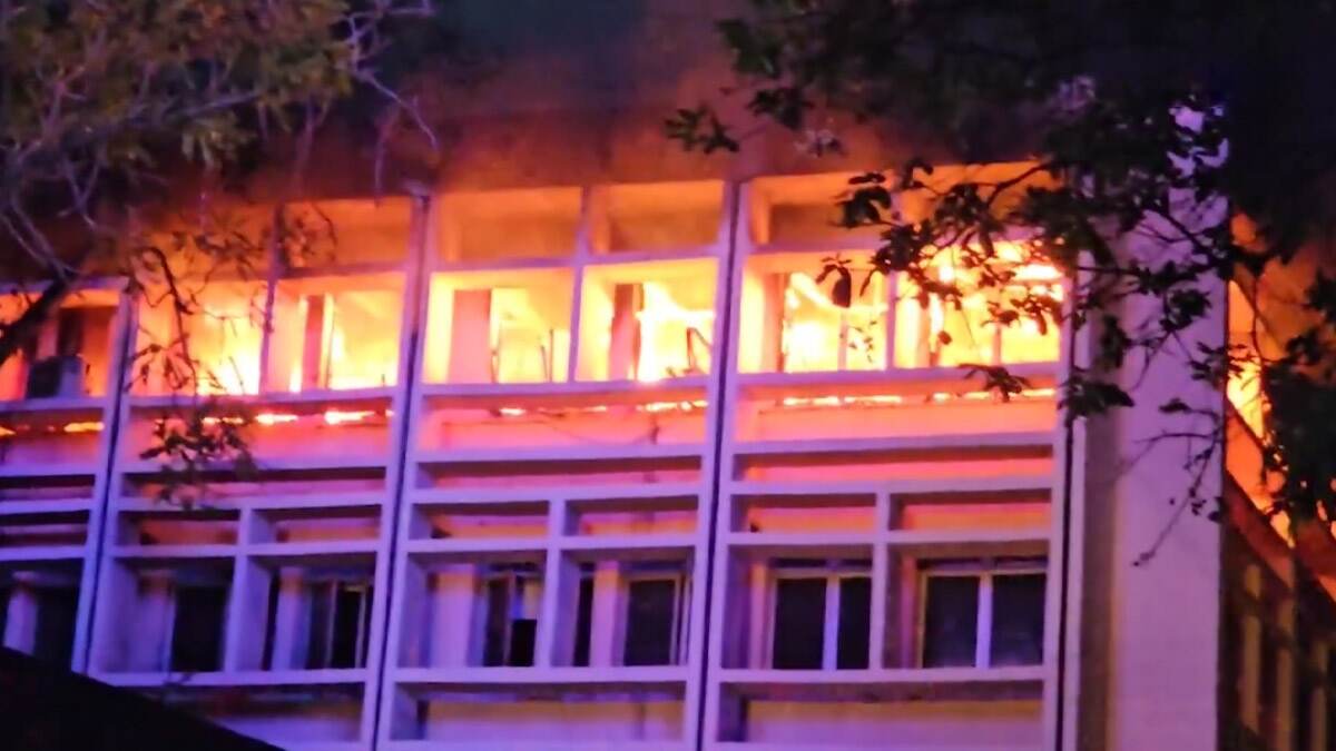 Telangana Fire: রাষ্ট্রায়ত্ত ব্যাঙ্কে ভয়াবহ আগুন, ঘটনাস্থলে দমকল বাহিনী, দেখুন ভিডিয়ো