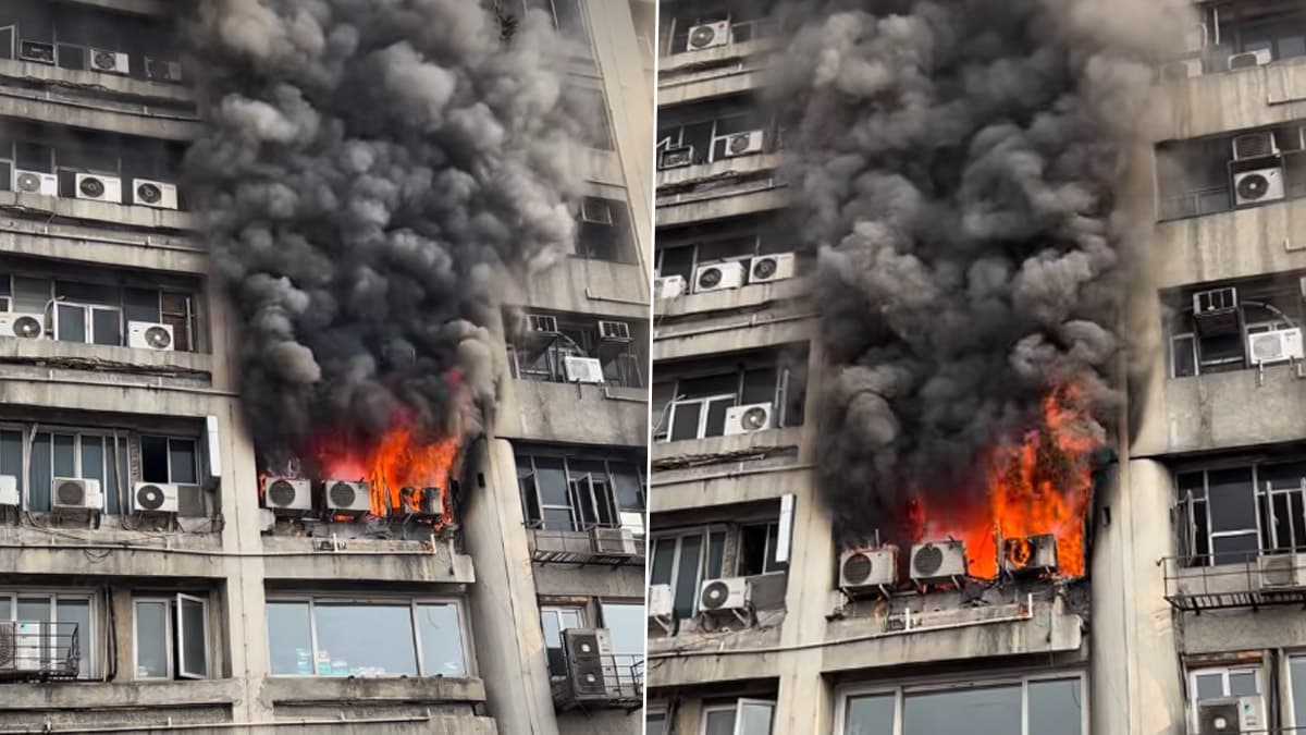 AJC Bose Road Fire: ফের শহর কলকাতায় অগ্নিকাণ্ডের ঘটনা, ঘটনাস্থলে দমকলের একাধিক ইঞ্জিন, পুড়ে ছাঁই বহুতলের একাংশ