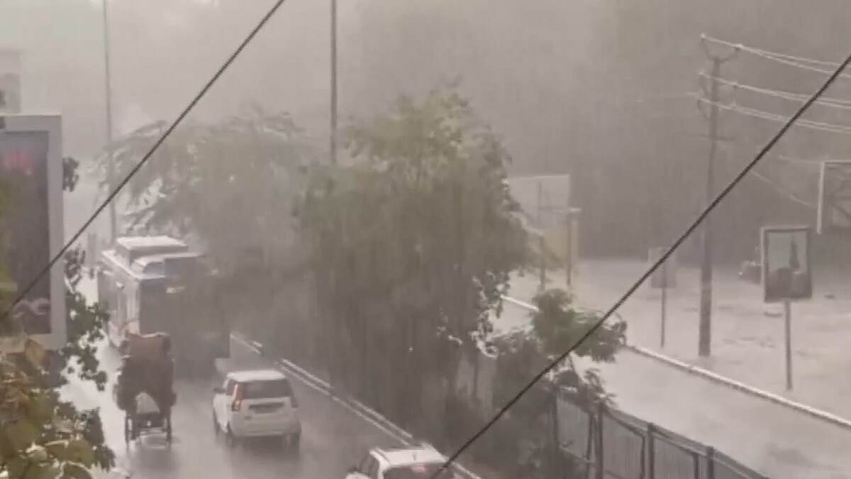 Weather Update: তীব্র তাপপ্রবাহে পুড়ছে বাংলা, স্বস্তির বৃষ্টি নেমেছে দিল্লিতে, ধুলোঝড়ের সতর্কতা