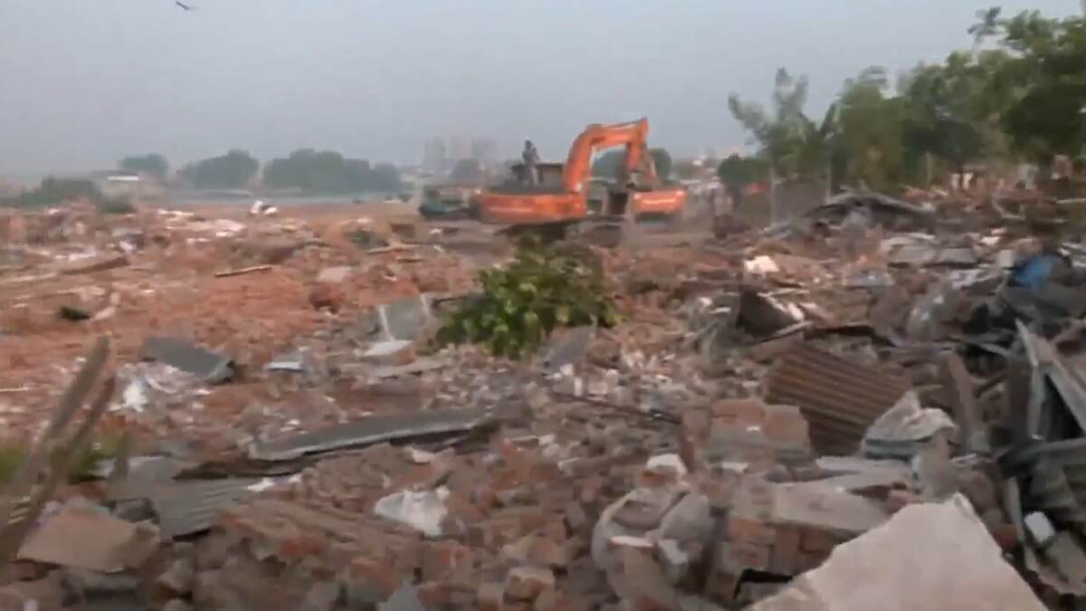 Mega Demolition Drive Begins At Chandola Lake: আহমেদাবাদের চান্দোলা লেকে শুরু দ্বিতীয় পর্যায়ের উচ্ছেদ অভিযান, কমিশনার সহ হাজির বিশাল পুলিশ বাহিনী (দেখুন ভিডিও)