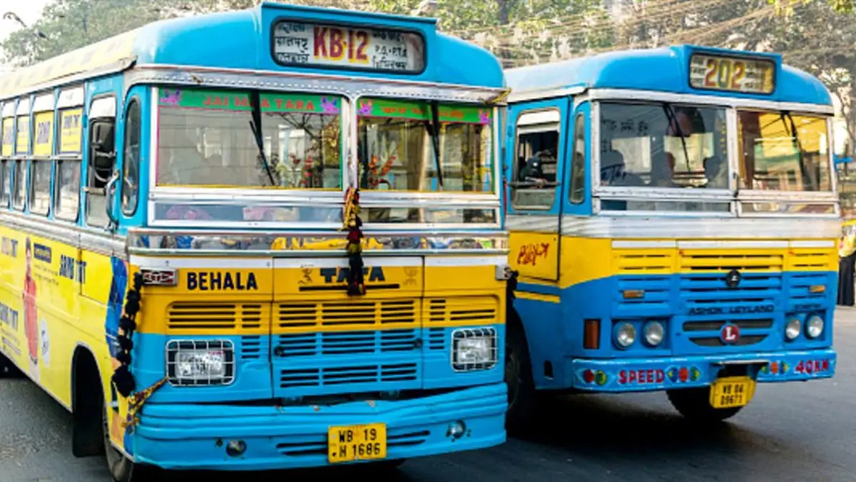 West Bengal Bus Strike: রাজ্য সরকারের সঙ্গে তিন দফা বৈঠকে কোন সমাধান সূত্র না বেরনোয় আগামী তিনদিন বাস ধর্মঘটে বেসরকারি পরিবহনের ৭ মালিক সংগঠন