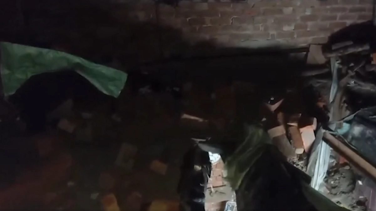 A Storm And Heavy Rain Hit Meerut: প্রবল ঝড়-বৃষ্টির মধ্যেই মেরঠে ভেঙে পড়ল তিনতলা বাড়ির দেওয়াল, শিশু-সহ দু'জন আহত