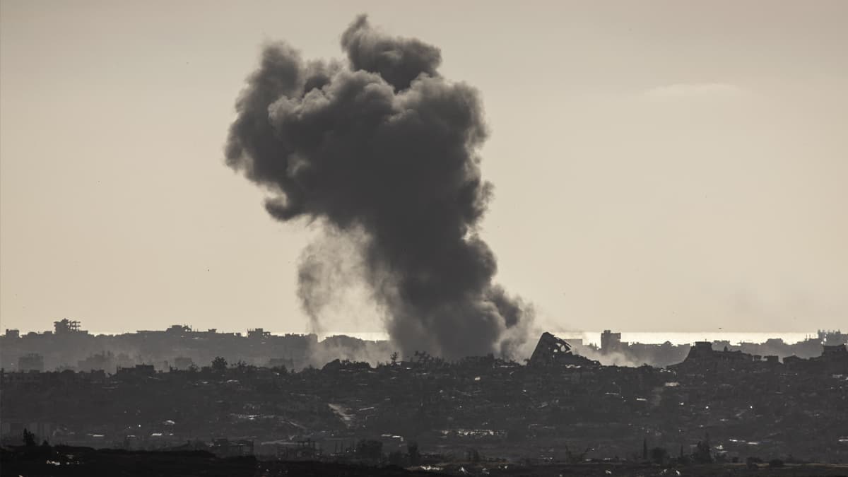 Gaza: গাজায় মঙ্গলবার ফের ইজরায়েলি হামলা, অনাহারে লাখ লাখ মানুষ