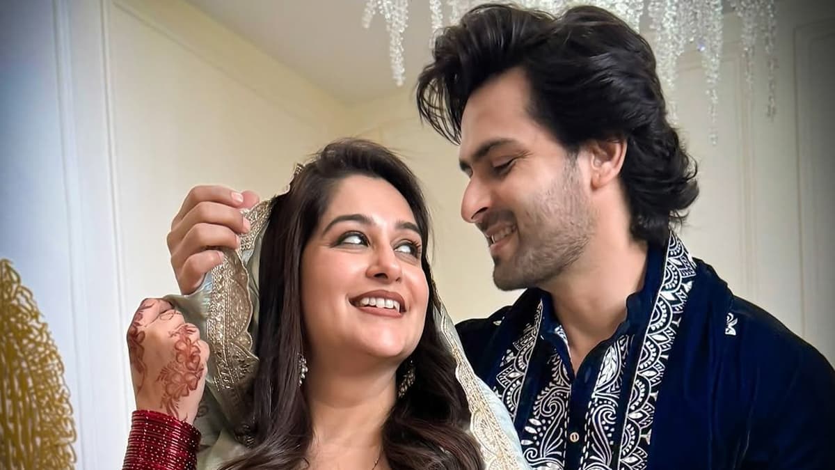 Dipika Kakar Health Update: টিউমার অস্ত্রোপচারের পথে বাধা জ্বর, কেমন আছেন দীপিকা? অসুস্থ স্ত্রীর স্বাস্থ্যের খবরের সঙ্গে পরিবারে নতুন সদস্য আসার খুশিও ভাগ করলেন শোয়েব
