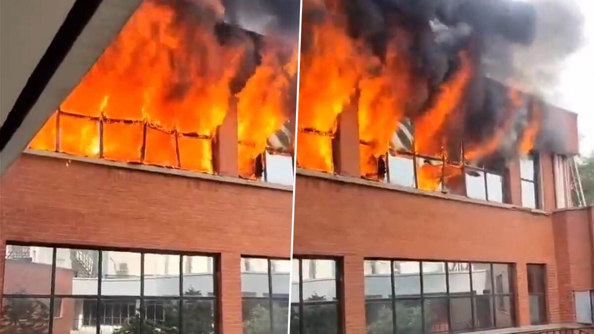 Massive Fire At The Guru Govind Singh College Library: দিল্লির শ্রী গুরু গোবিন্দ সিং কলেজ অফ কমার্সের লাইব্রেরিতে ভয়াবহ আগুন, হতাহতের খবর নেই