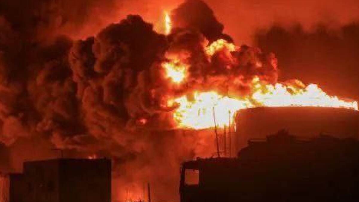 Israel-Yemen: হুথি বিদ্রোহীদের হামলার জবাবে হোদেইদা বন্দরে ক্ষেপণাস্ত্র ছুঁড়ল ইজরায়েল, ধ্বংস ঘরবাড়ি, তেল আভিভগামী এয়ার ইন্ডিয়ার উড়ান এখনও বাতিল