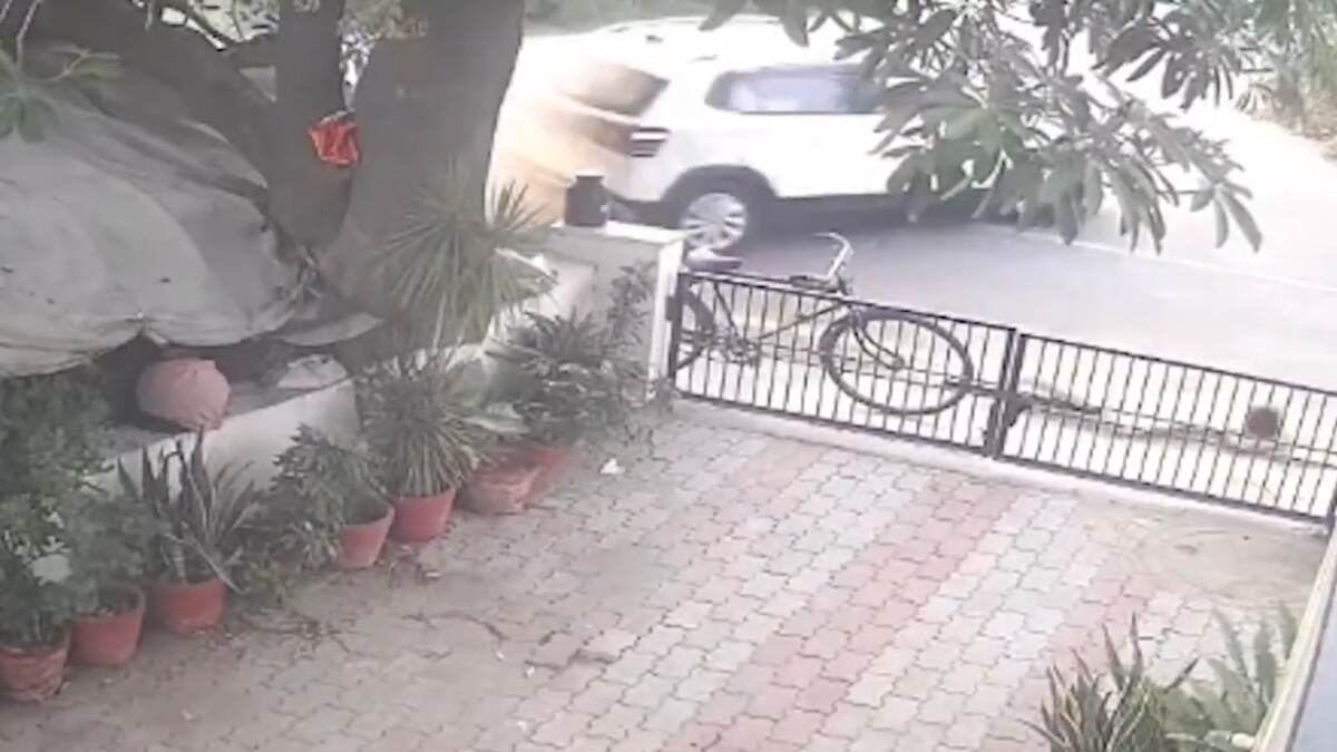 Haryana: রাস্তা ধারে দাঁড়িয়ে খেলছিল বাচ্চা ছেলেটি, গাড়ির ধাক্কায় ছিটকে পড়ল কিছুটা দূরে, সোনিপতে গাড়ি দুর্ঘটনায় পলাতক নাবালক চালক