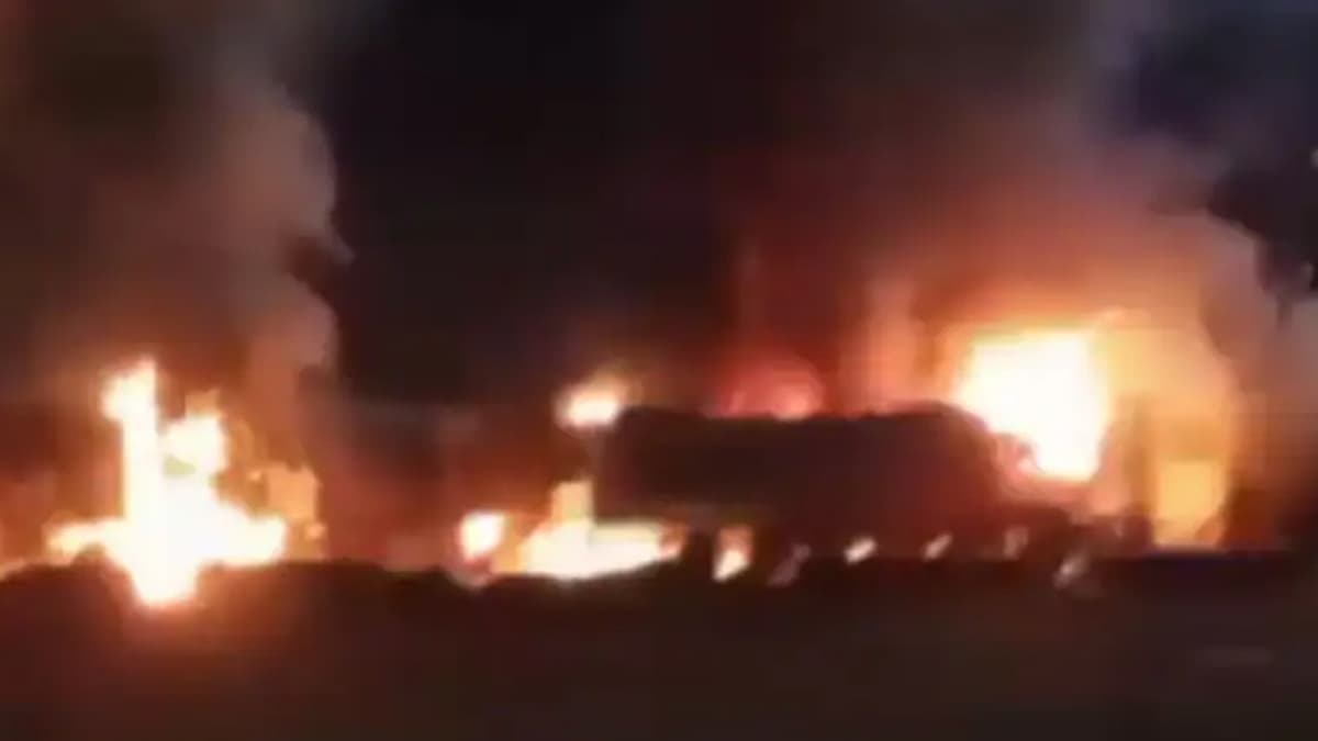 Trucks Set On Fire: মেঘালয়ে দুর্ঘটনার জেরে জনতার হামলা, ১৫টি ট্রাকে আগুন