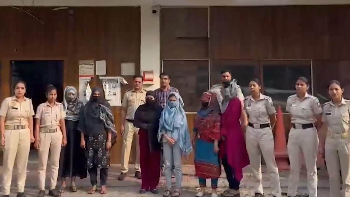 India News: ভারতে অবৈধ বাস, দিল্লি থেকে গ্রেফতার ৬ বাংলাদেশি মহিলা