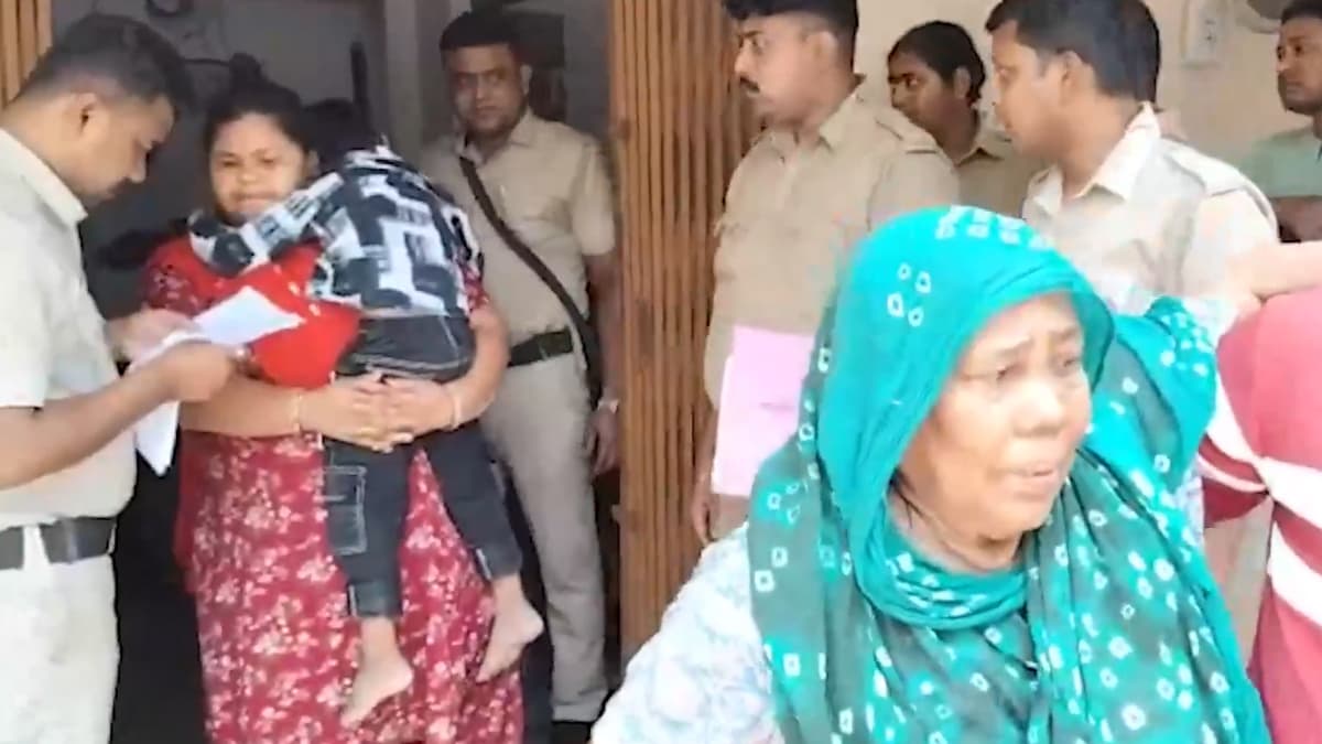 Hanskhali: ফের হাঁসখালি থেকে রাজ্য পুলিশের জালে অনুপ্রবেশকারীরা, আটক মহিলা সহ ১২ জন বাংলাদেশি