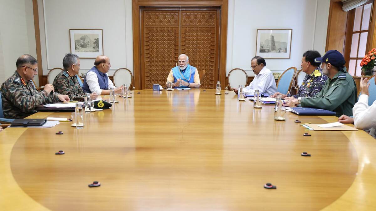 PM Modi Chairs Defence Meeting on Sunday: একদিকে সংঘর্ষ বিরতি অন্যদিকে তা লঙ্ঘনের চেষ্টা, বাড়ছে দেশের নিরাপত্তা সংক্রান্ত উদ্বেগ, মোদীর বাসভবনে ফের উচ্চ-পর্যায়ের বৈঠক