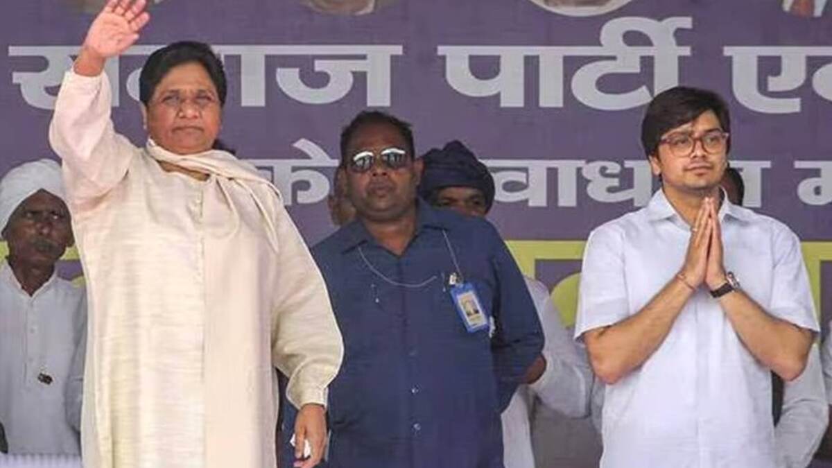 BSP: ফের ভাইপোর প্রতি স্নেহ বাড়ল পিসির, আকাশকে দলের গুরুত্বপূর্ণ পদে বসালেন মায়াবতী
