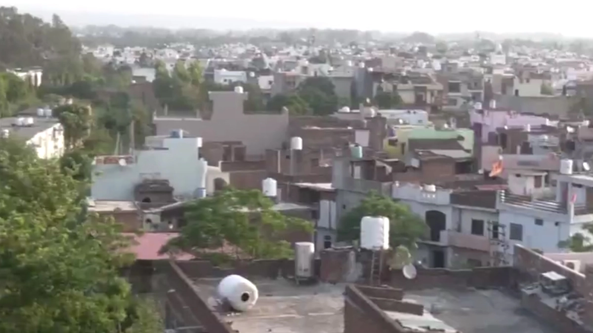 Amritsar: প্রশমিত সীমান্তের উত্তেজনা, রবির সকাল থেকে স্বাভাবিক ছন্দে ফিরছে অমৃতসর, খুলল দোকানবাজার