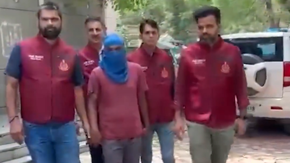 Delhi:  কয়েক কেজি নিষিদ্ধ মাদক সহ দিল্লি থেকে গ্রেফতার পাচার চক্রের মাথা, জারি তল্লাশি অভিযান
