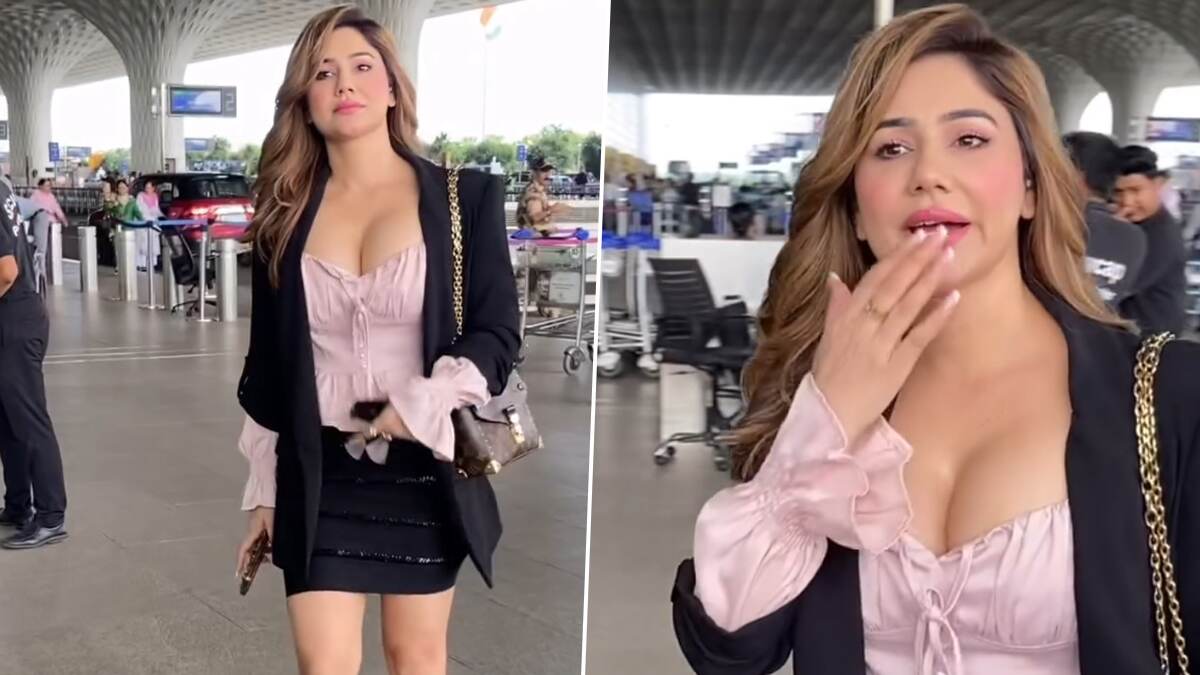 Kangna Sharma Sexy Video: শর্টস স্কার্ট আর ক্রপ টপে কঙ্গনা, ঠেলে বেরিয়ে রয়েছে বক্ষযুগল, বিমানবন্দরে ছড়াল গ্ল্যামর