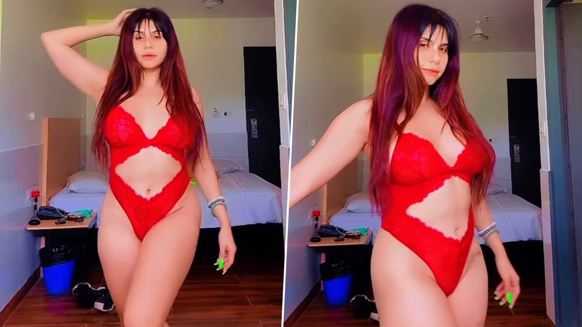 Taniya Chatterjee Bikini Video: লাল বিকিনিতে হট তানিয়া, ক্যামেরা চালিয়ে বদলালেন পোশাক, দেখুন ভিডিও