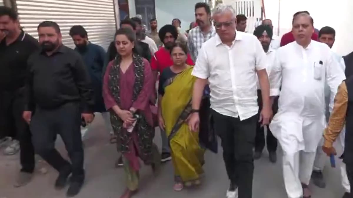 TMC In Kashmir: জম্মু-কাশ্মীরের ক্ষতিগ্রস্থ এলাকা ঘুরে দেখলেন ডেরেক-মানসরা, পাশে থাকার বার্তা দিলেন তৃণমূলের প্রতিনিধি দল