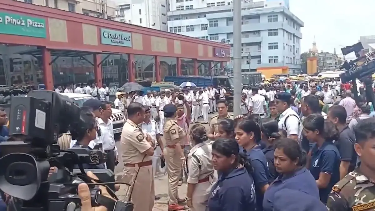 SSC Protest: প্রতিবাদের আগেই আটক করে তোলা হয় প্রিজন ভ্যানে, ধামাচাপা দেওয়ার চেষ্টা চলছে, দাবি চাকরিহারা যোগ্য শিক্ষকদের