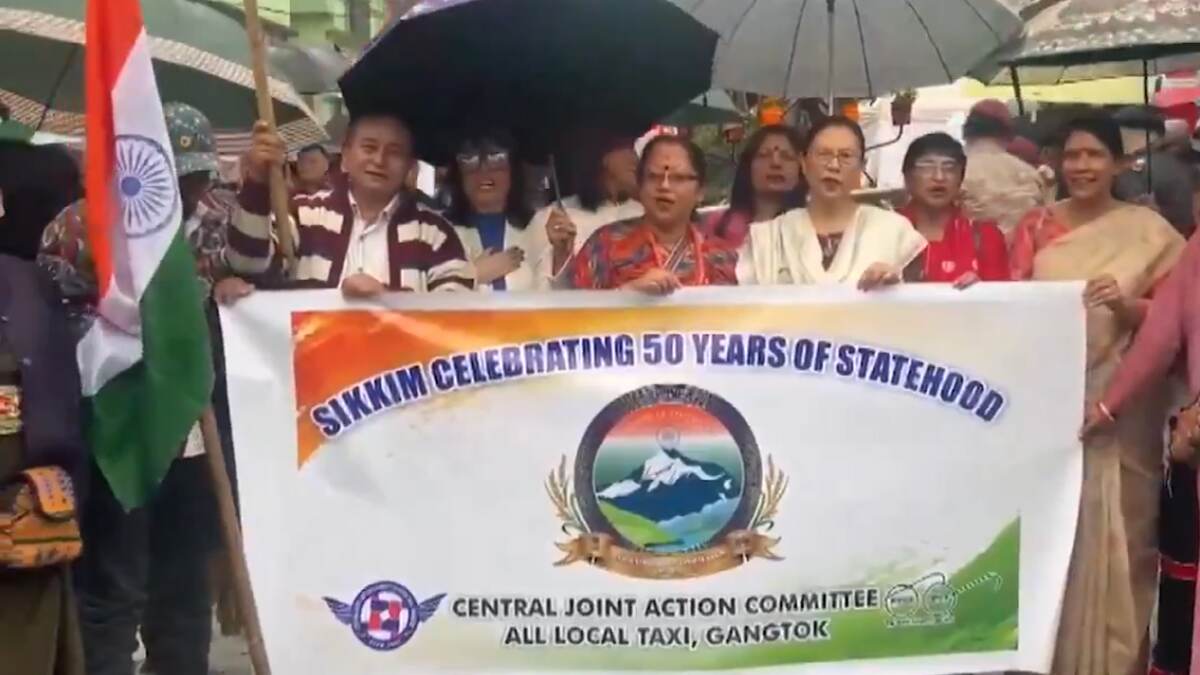 'Tiranga Rally' In Gangtok: সামরিক বাহিনীর পরাক্রমকে শ্রদ্ধা, গ্যাংটকে তিরঙ্গা যাত্রার আয়োজন সিকিম ক্রান্তিকারী মোর্চার (দেখুন ভিডিও)