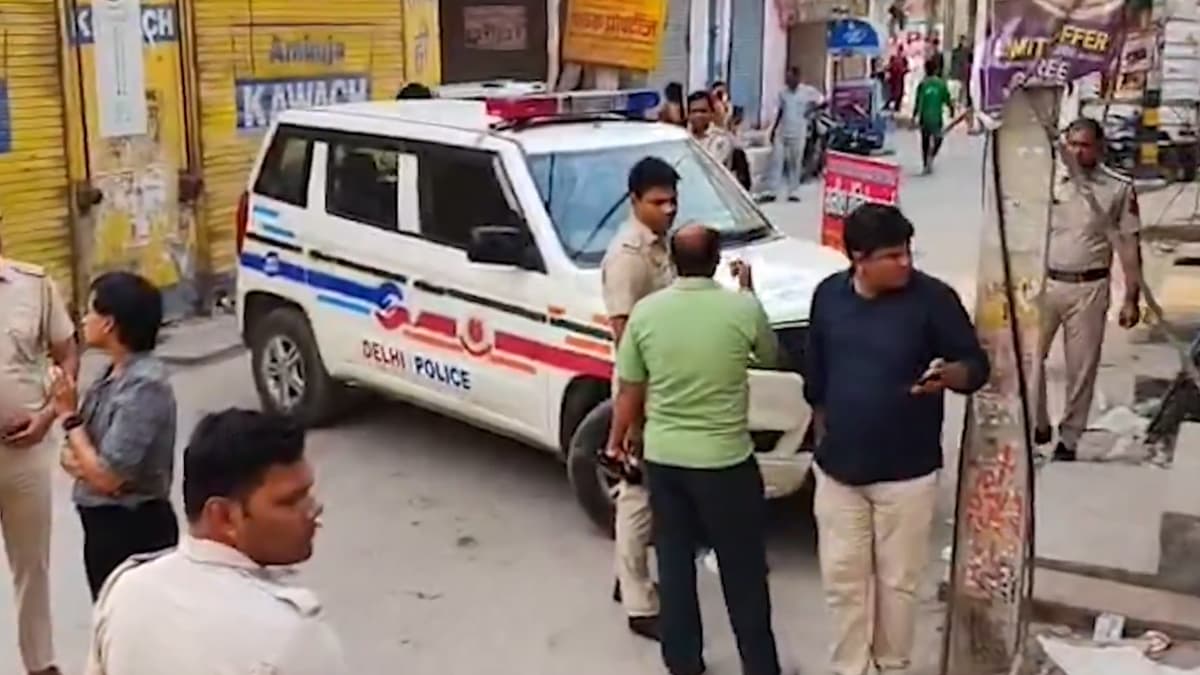 Delhi: দিল্লির রাস্তায় কিশোরের গায়ে ছুরি দিয়ে একাধিকবার কোপ দুষ্কৃতিদের, রক্তাক্ত অবস্থায় ভর্তি হাসপাতালে