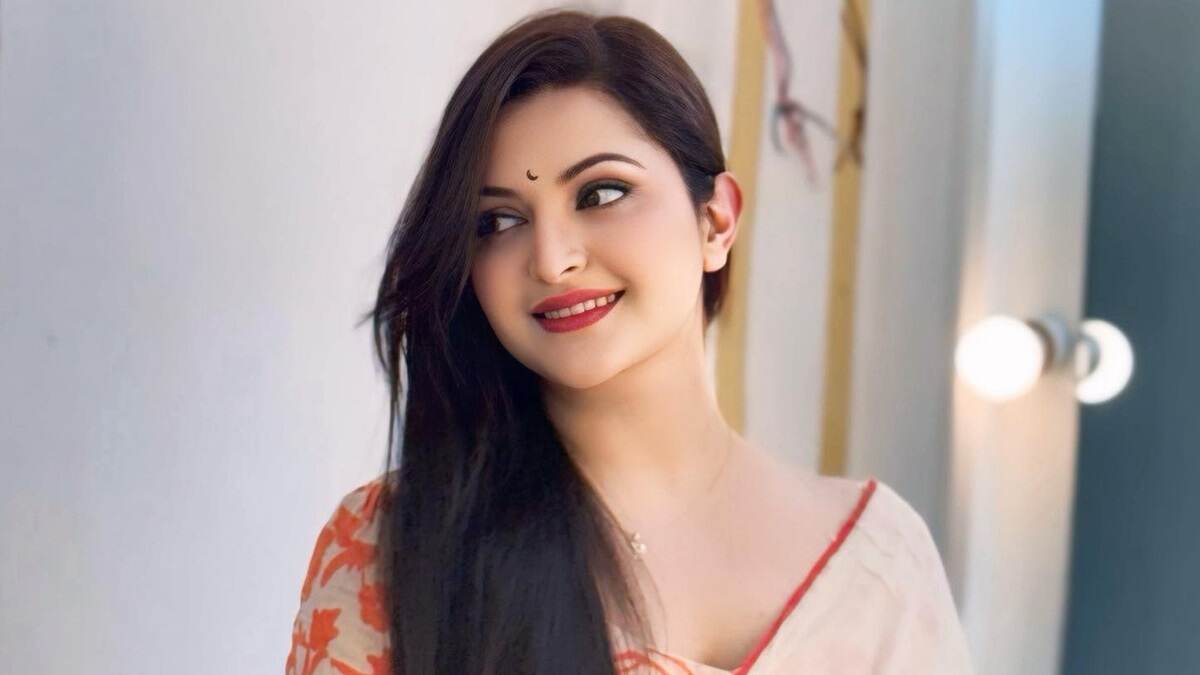 Pori Moni: হঠাৎ অসুস্থ পরীমণি, আদালত কক্ষে পৌঁছনোর আগেই বাংলাদেশের নায়িকার কী হল