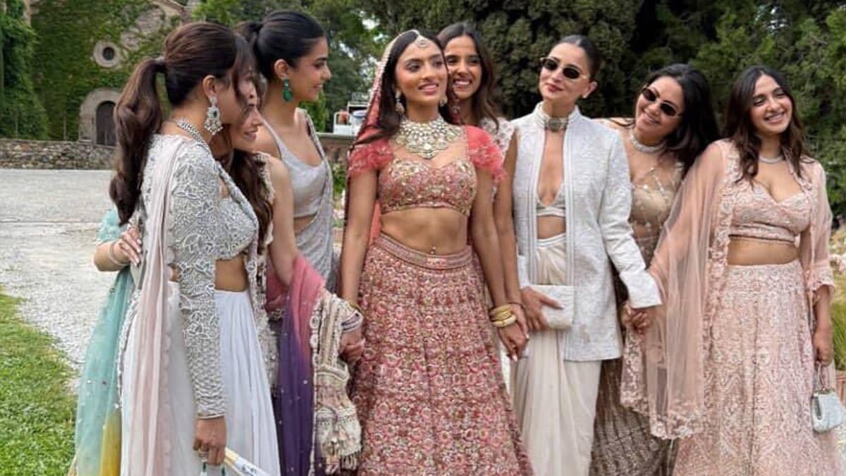 Alia Bhatt: বন্ধুর বিয়েতে 'দিল খুলে' নাচলেন আলিয়া ভাট, কানের পর 'হট লুকসে' নায়িকা, দেখুন ভিডিয়ো