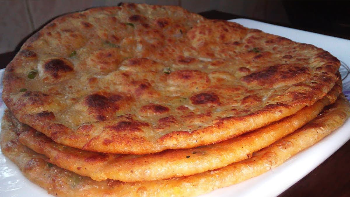 Aloo Paratha Recipe: নরম ফুলকো আলু পরোটা। তৈরি করার সহজেই ঘরেতে