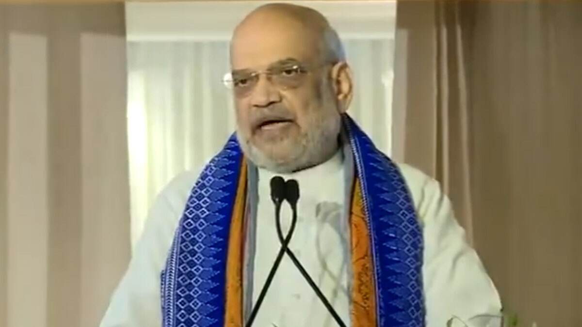 Amit Shah: দু দিনের সফরে বাংলায় এলেন অমিত শাহ, বৃষ্টির মাঝেই স্বরাষ্ট্রমন্ত্রীকে স্বাগত জানাতে বিজেপি সমর্থকদের ভিড়