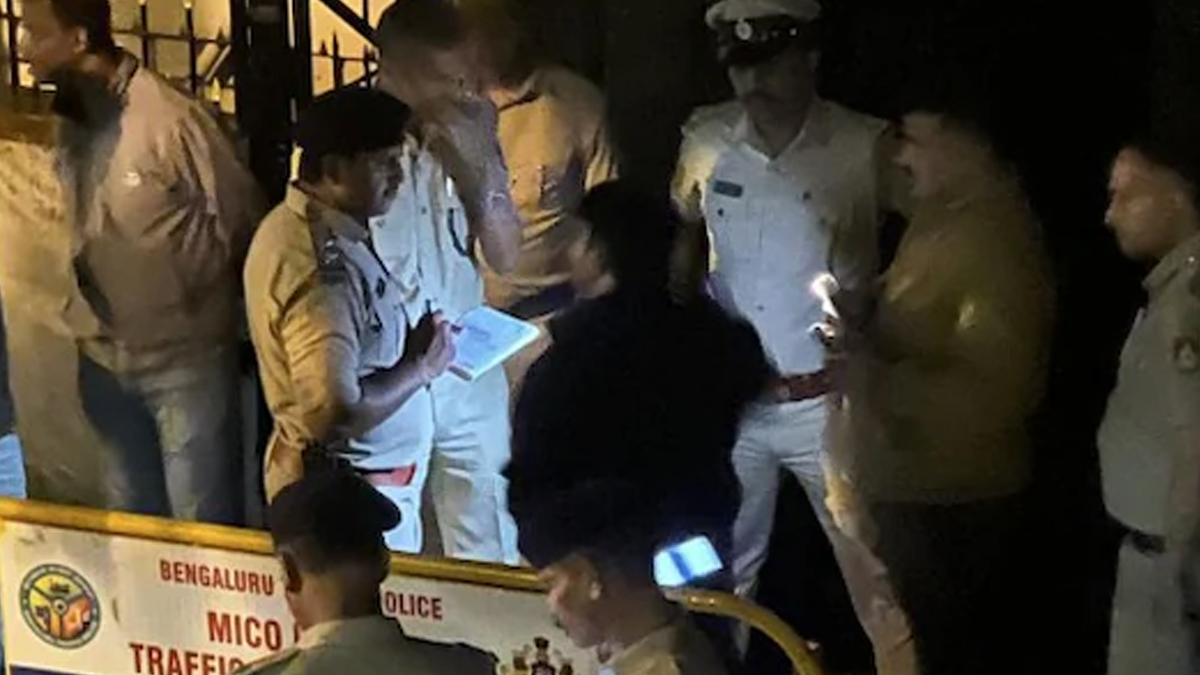 Bengaluru: ট্র্যাফিক আইন কেন মানবে? ডেলিভারি বয়কে বেধড়ক মারধর ৩ যুবকের