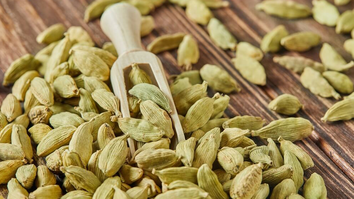 Cardamom benefits:  এলাচের গুণ অনেক। জেনে নিন এর উপকারিতা