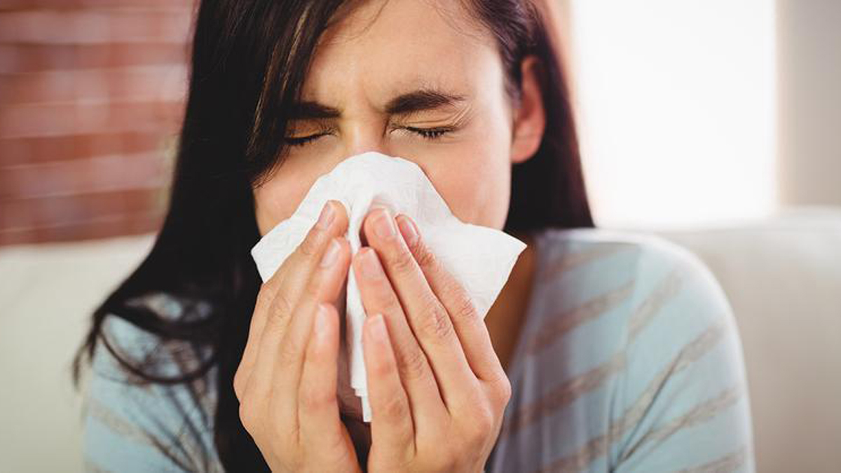 Cold And Cough: সর্দি কাশির সমস্যায় ভুগছেন? সহজেই রিলিফ। বাড়িতে থাকা এই খাবারগুলি খান, উপকার পাবেন