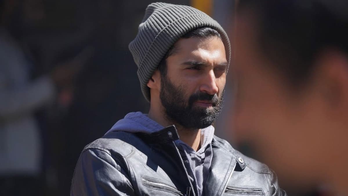 Aditya Roy Kapur: আদিত্যর ফ্ল্যাটের অন্দরে অচেনা মহিলার প্রবেশ, ঘাবড়ে গিয়ে কী করবেন অভিনেতা?