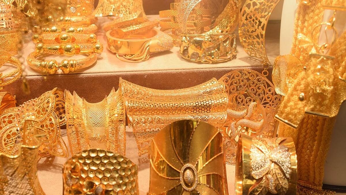 Gold Price Today: লক্ষ্মীবারে সোনার দামে রেকর্ড পতন, আজ গয়না কিনলে ঠকবেন না, কেনার আগে চোখ বুলিয়ে নিন রেট চার্টে