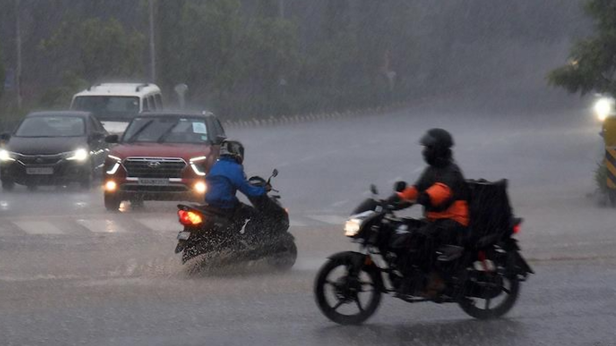 West Bengal Weather Forecast: বাংলায় ফের দুর্যোগের অশনি সংকেত, লক্ষ্মীবারে কোন কোন জেলায় বৃষ্টি?
