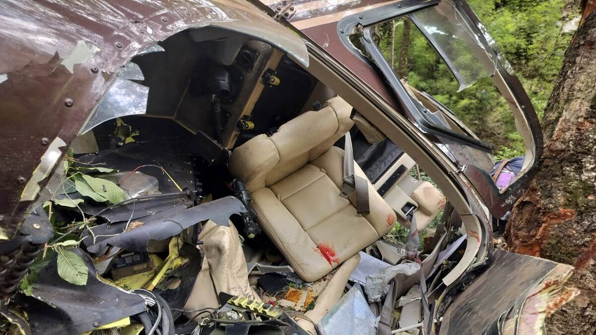 Helicopter Crash In Uttarakhand: মৃতদেহ সব ছড়িয়ে, ছিটিয়ে রয়েছে রক্ত, উত্তরকাশিতে ভয়াবহভাবে ভেঙে পড়ল হেলিকপ্টার; দেখুন ভিডিয়ো