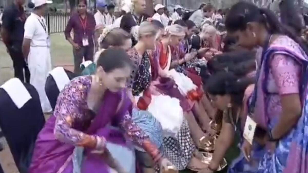 Miss World 2025: বিশ্ব সুন্দরী প্রতিযোগীদের পা ধুইয়ে দিচ্ছেন হায়দরাবাদের মহিলারা, ভিডিয়ো দেখে নিন্দার ঝড়