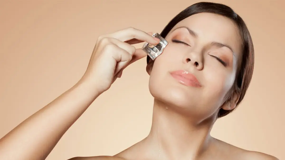 Ice in skin care: মুখের উজ্জ্বল ভাব ফিরে পেতে ব্যবহার করুন বরফের টুকরো