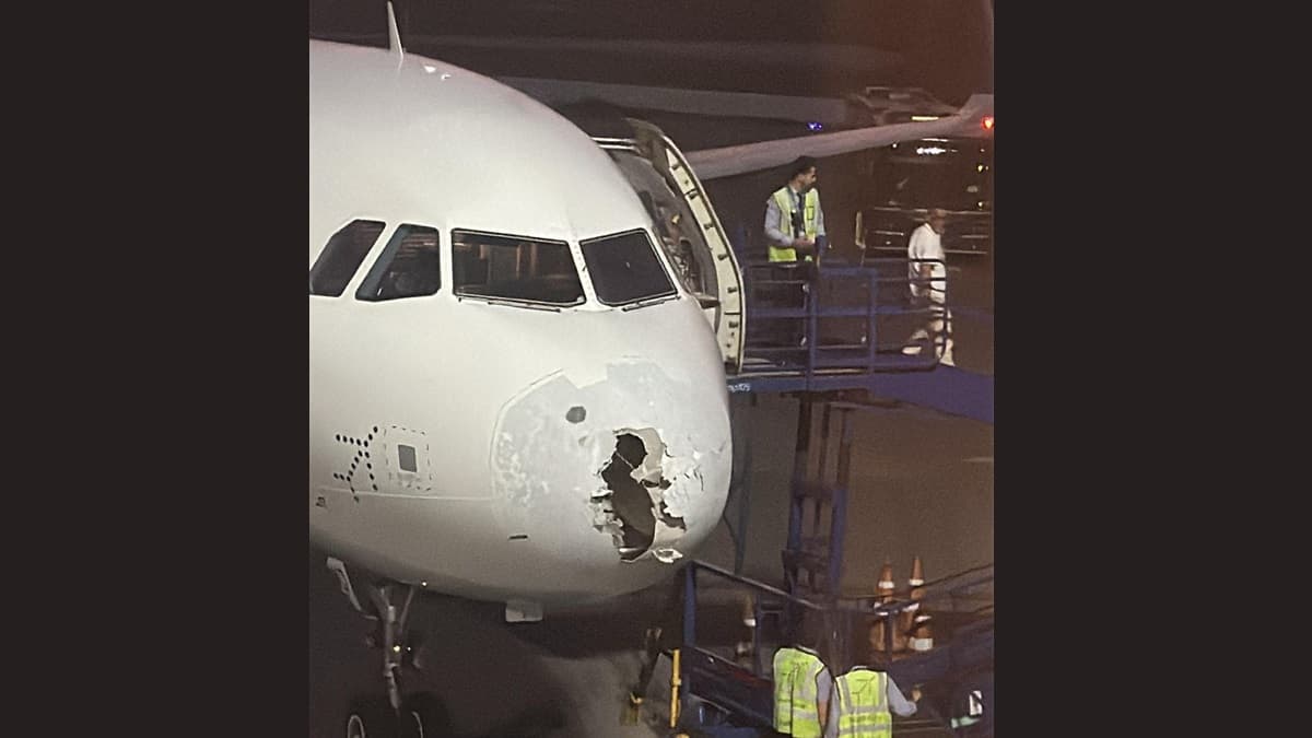 Indigo Flight Turbulence For Hailstorm: প্রচণ্ড শিলাবৃষ্টিতে প্রবল কাঁপুনি, বরফের ঘায়ে মাঝ আকাশে ভাঙল উড়ন্ত বিমানের নাক, দেখুন ভয়াবহ কাণ্ড