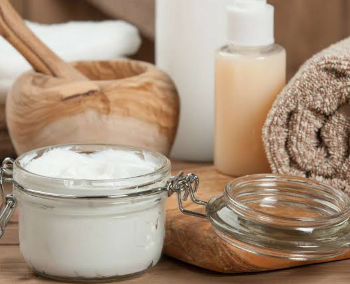 Home made Moisturizer: ত্বকের যত্নে ময়েশ্চারাইজার। এবার নিজেই তৈরি করে ফেলুন।