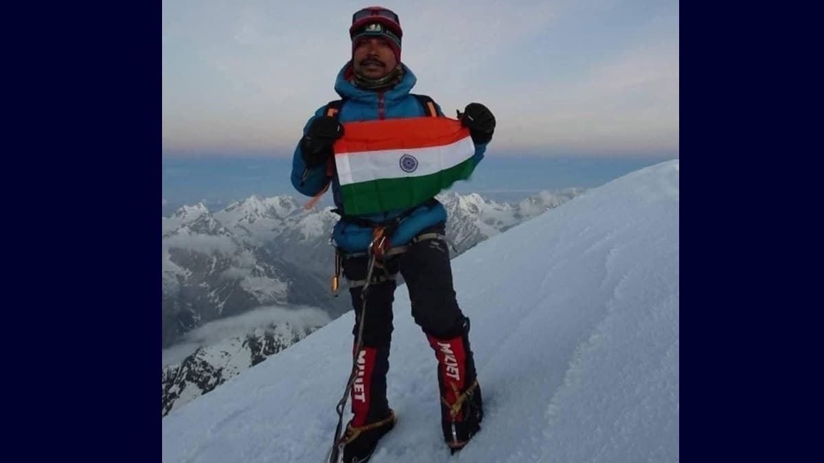 Death In Mount Everest: মাউন্ট এভারেস্ট জয়ের পর বরফেই পড়ে রইল পর্বতারোহীর দেহ, বাঙালি শিক্ষক সুব্রত ঘোষের মৃত্যুতে শোকের ছায়া