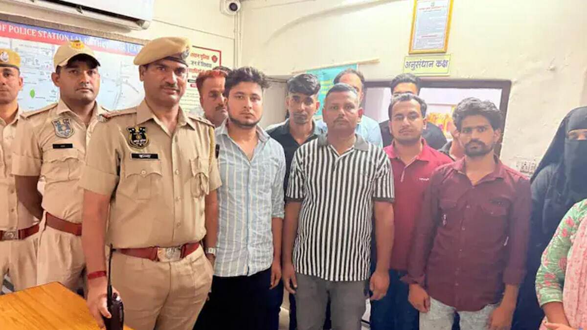 Jaipur Jail: স্ত্রী ও প্রেমিকাদের নিয়ে হোটেলে, কারারক্ষীদের ঘুষ খাইয়ে জেলের বাইরে ফুর্তি জেলবন্দিদের