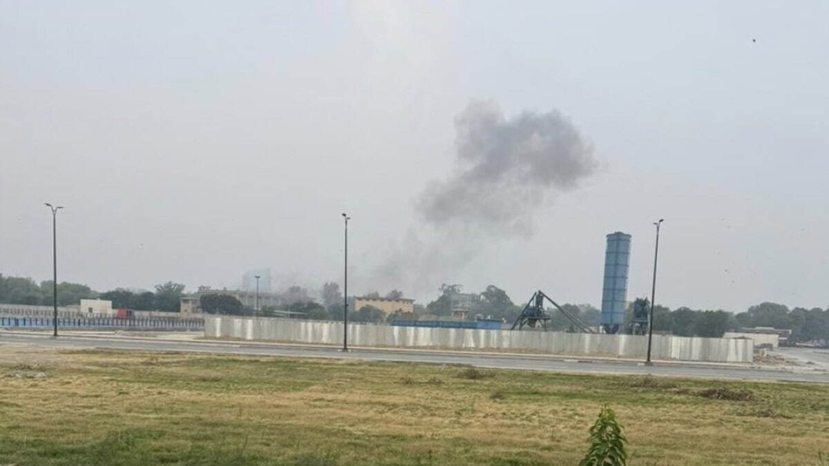 Blast Heard In Lahore: লাহোরে বিস্ফোরণের শব্দ, ধোঁয়ায় ঢাকল আকাশ, পাকিস্তানের শহরে চূড়ান্ত আতঙ্ক: রিপোর্ট