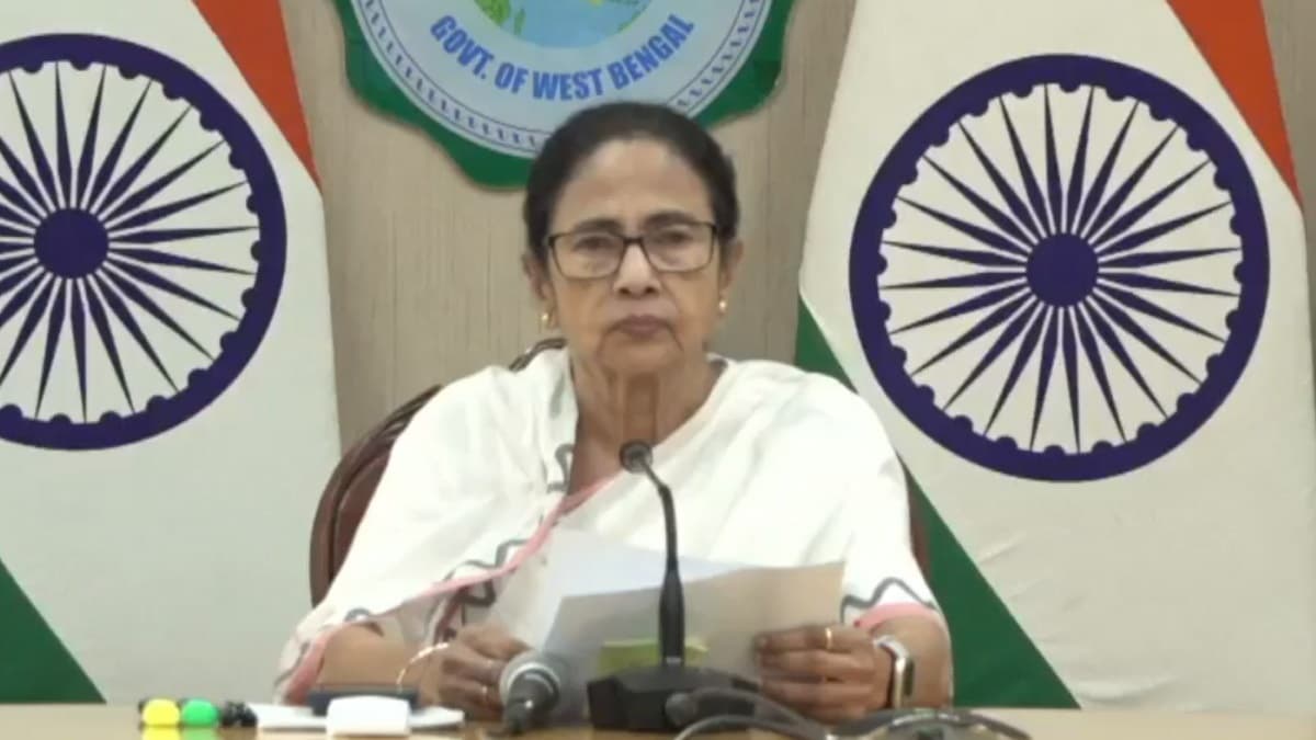 Mamata Banerjee On SSC Teacher Recruitment: আদালতের নির্দেশ মেনে ৩০ মে এর মধ্যে বিজ্ঞপ্তি জারি করা হবে, চাকরিহারা শিক্ষকদের উদ্দেশ্যে জানালেন মুখ্যমন্ত্রী
