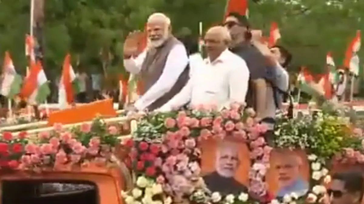 PM Narendra Modi In Gandhinagar: ভাদোদারার পর গান্ধীনগর, জন্মভূমি গুজরাটে একের পর এক রোড শো মোদীর, দেখুন ভিডিয়ো