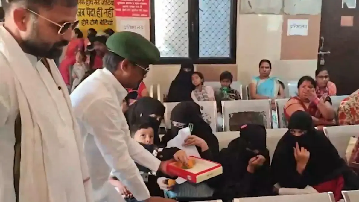 Operation Sindoor: সফল 'অপারেশন সিঁদুর', দেশজুড়ে উচ্ছ্বাস, হাসপাতালে মিষ্টি বিলি, দেখুন ভিডিয়ো