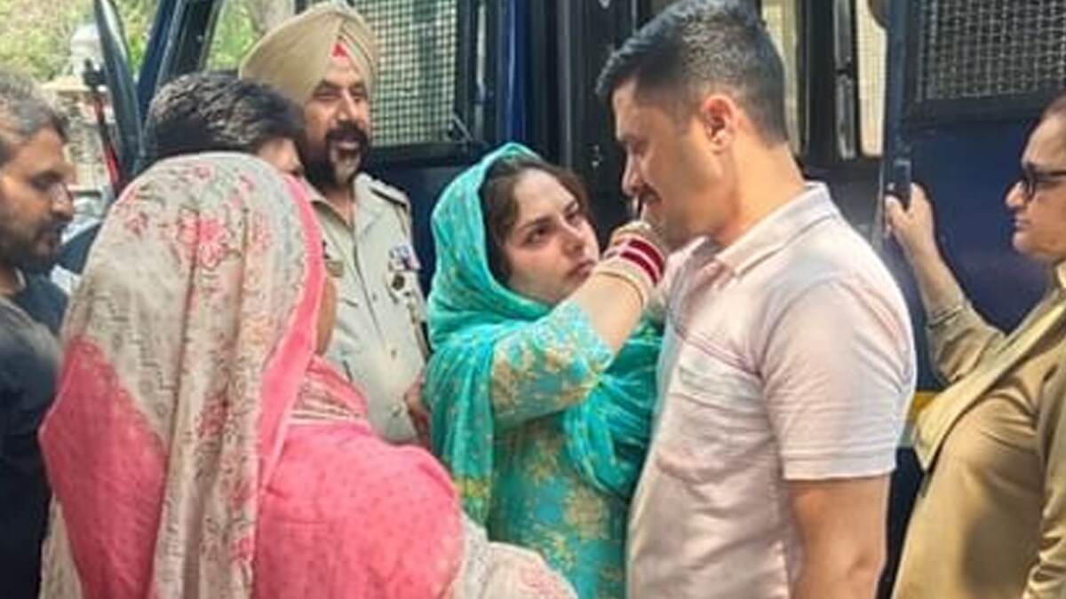 CRPF Jawan: পাক তরুণীকে বিয়ে করে চাকরি খোয়ালেন সিআরপিএফ জওয়ান