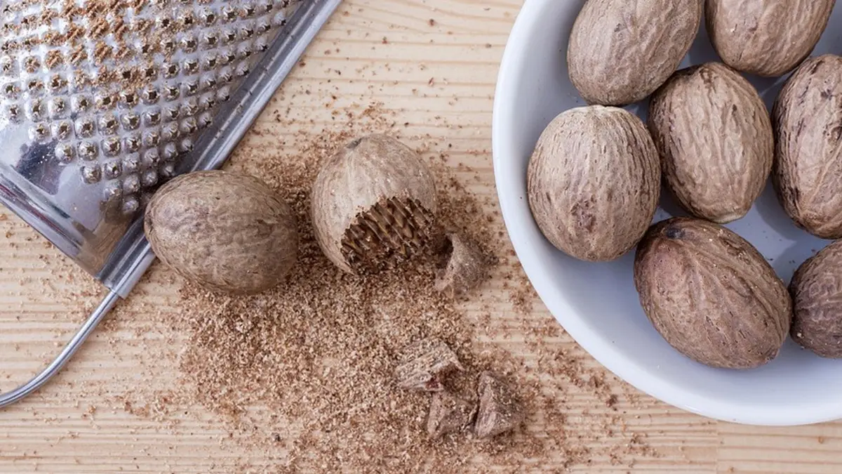 Nutmeg Is Sign Of Good Fortune: টাকা থাকছে না হাতে! খরচ হচ্ছে জলের মত! ঘরে রাখুন জায়ফল, সৌভাগ্য কড়া নাড়বে আপনার দরজায়, জানুন রেমিডি