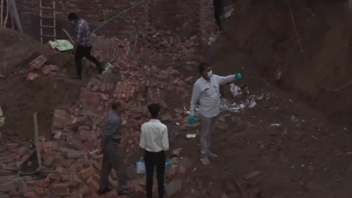 Building Collapsed: আচমকা ভেঙে পড়ল নির্মীয়মাণ বহুতল, ধ্বংসস্তূপে চাপা পড়ে মৃত্যু ৩ জনের